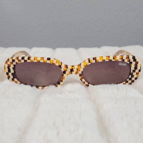 QUAY // ltd ed paris hilton collab checker frame brown lens y2k retro sunglasses - Picture 4 of 10